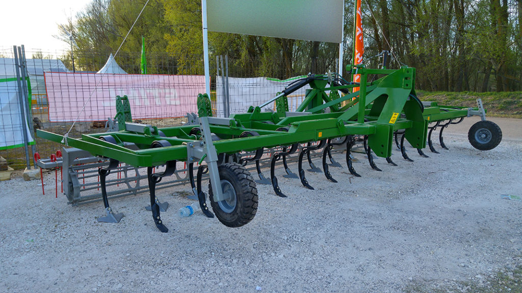 Cultivators Mammuth models with helper